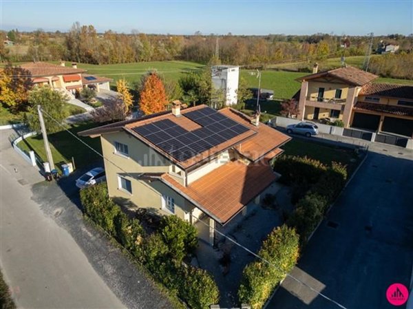 casa indipendente in vendita a Prata di Pordenone