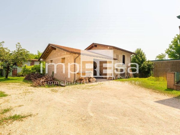casa indipendente in vendita a Prata di Pordenone