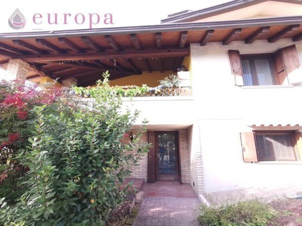 casa indipendente in vendita a Prata di Pordenone