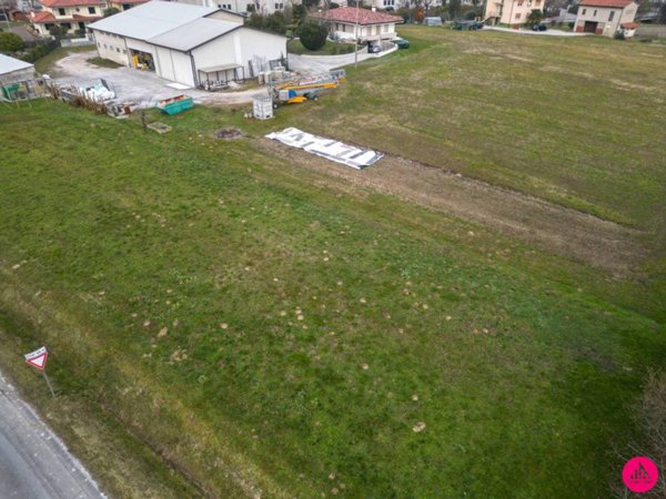terreno agricolo in vendita a Prata di Pordenone