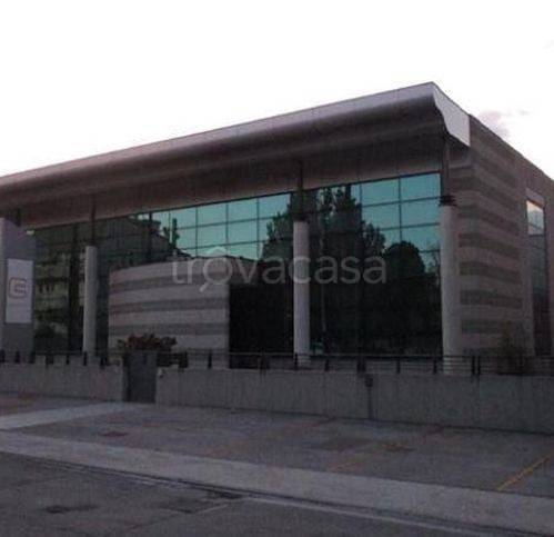 locale commerciale in vendita a Prata di Pordenone