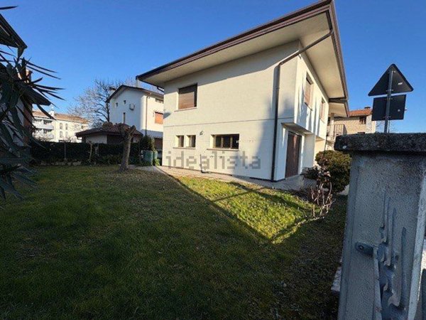 casa indipendente in vendita a Prata di Pordenone in zona Ghirano
