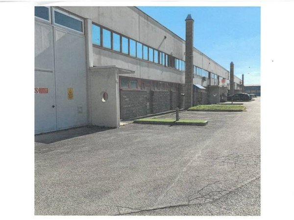 locale commerciale in vendita a Prata di Pordenone