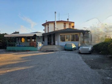 negozio in vendita a Prata di Pordenone