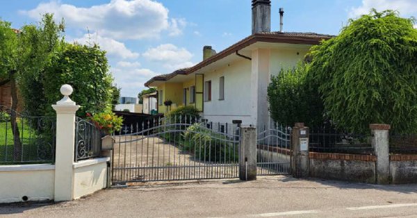casa indipendente in vendita a Prata di Pordenone in zona Puja