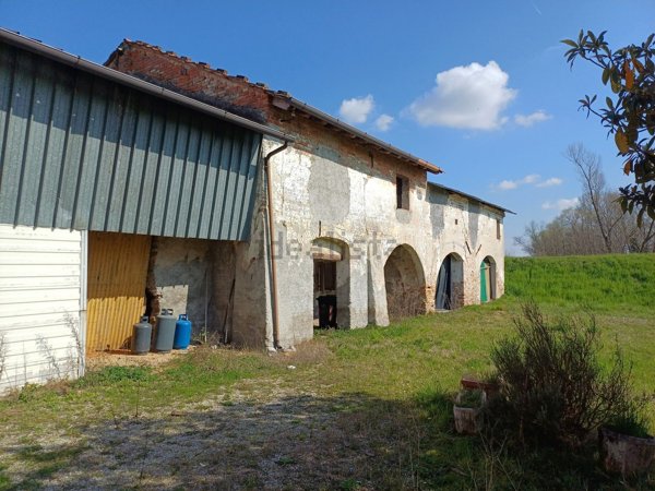 esavano in vendita a Prata di Pordenone in zona Le Monde