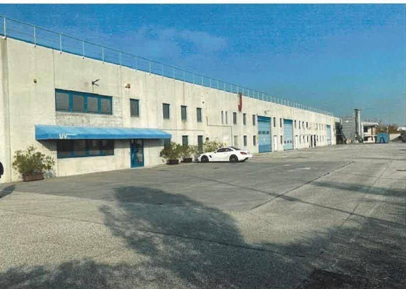 locale commerciale in vendita a Pravisdomini in zona Frattina