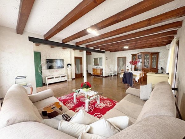 casa indipendente in vendita a Pravisdomini in zona Frattina