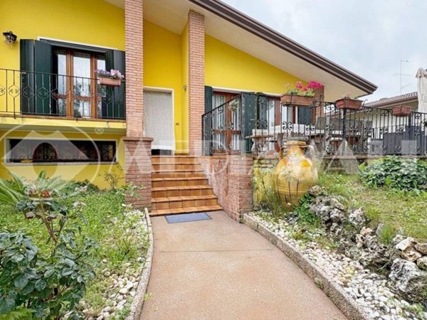 casa indipendente in vendita a Pravisdomini in zona Frattina
