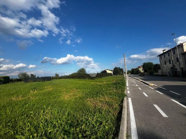 terreno edificabile in vendita a Pravisdomini in zona Barco