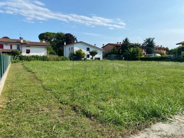 villa in vendita a Pravisdomini in zona Frattina