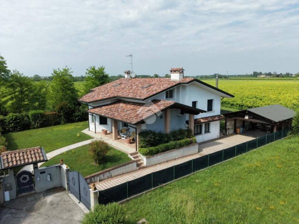 casa indipendente in vendita a Pravisdomini in zona Frattina