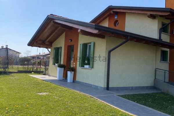 casa indipendente in vendita a Pravisdomini