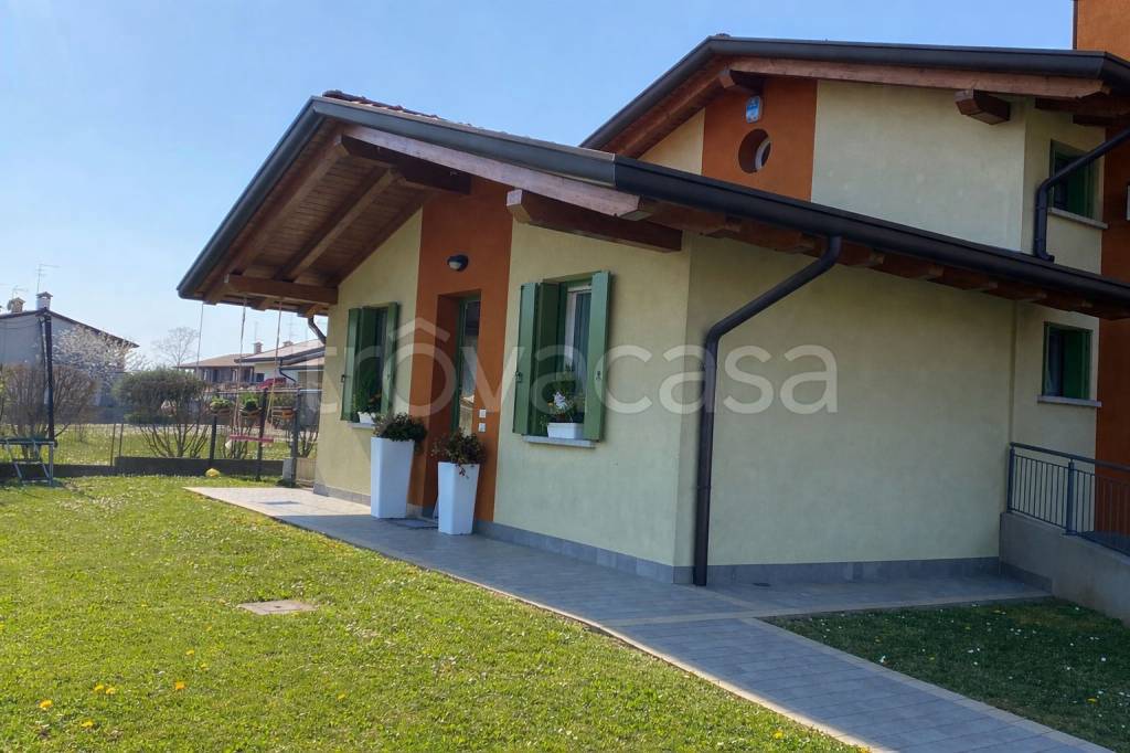 casa indipendente in vendita a Pravisdomini