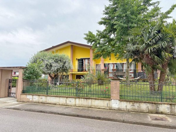 casa indipendente in vendita a Pravisdomini in zona Frattina