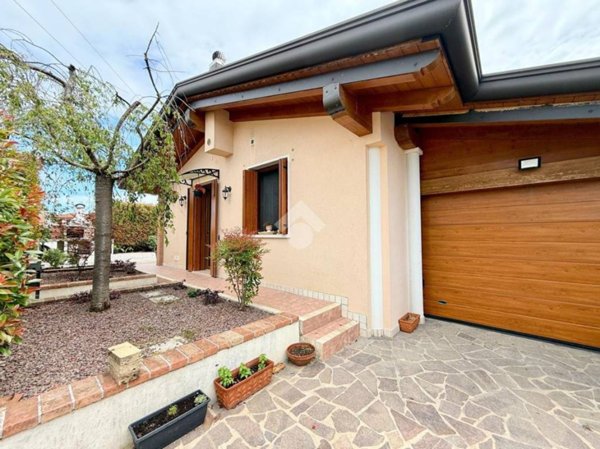 casa indipendente in vendita a Pravisdomini in zona Barco