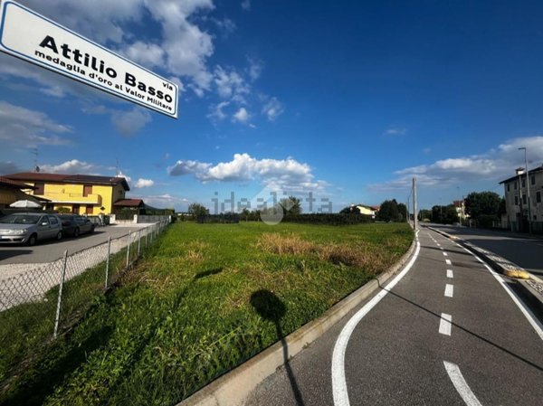 terreno edificabile in vendita a Pravisdomini