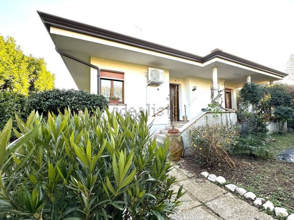 casa indipendente in vendita a Roveredo in Piano in zona Borgonuovo