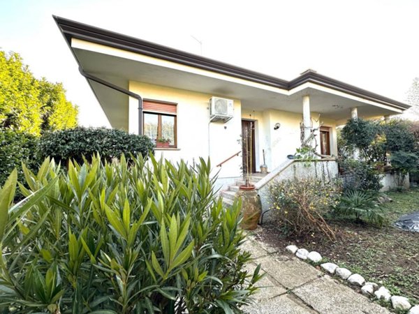 casa indipendente in vendita a Roveredo in Piano in zona Borgonuovo