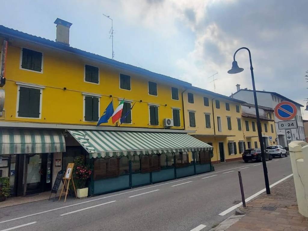 negozio in vendita a Roveredo in Piano