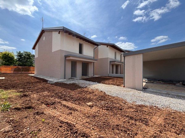casa indipendente in vendita a Roveredo in Piano