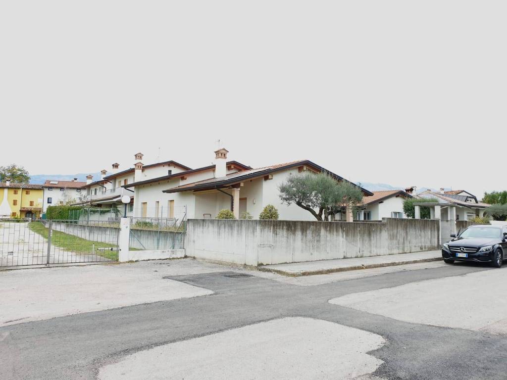 casa indipendente in vendita a Roveredo in Piano