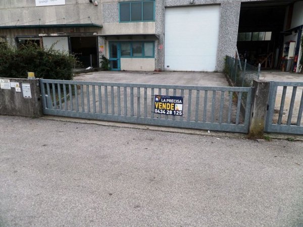 capannone in vendita a Roveredo in Piano