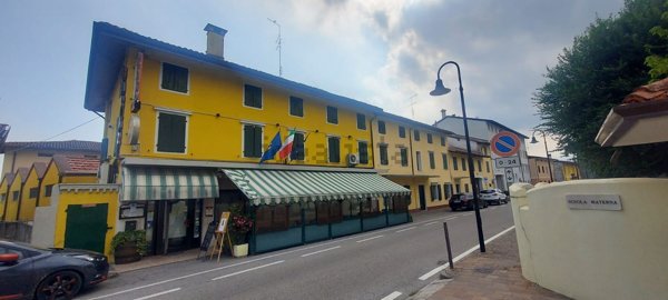 negozio in vendita a Roveredo in Piano