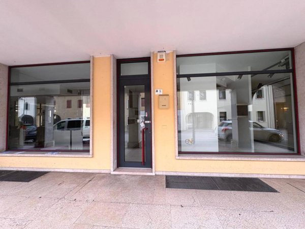 negozio in vendita a Roveredo in Piano