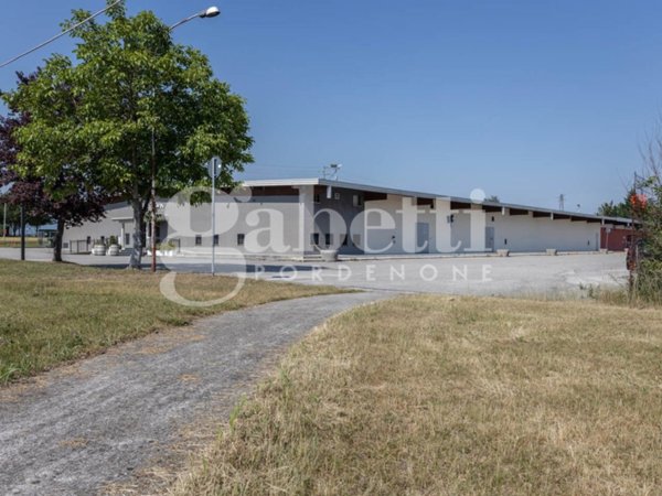 locale commerciale in vendita a Roveredo in Piano