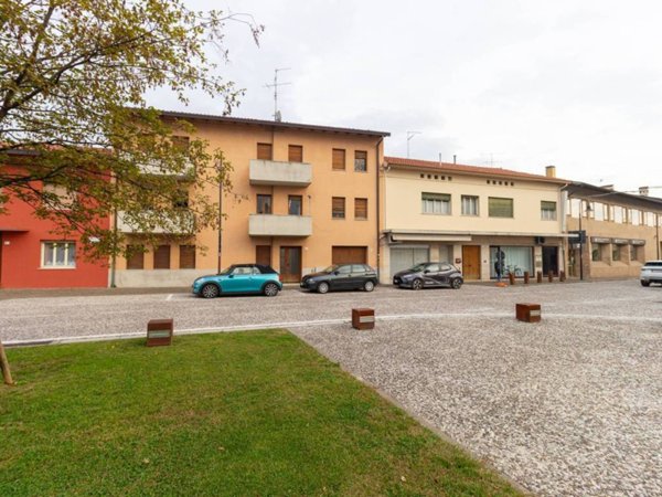 negozio in vendita a Roveredo in Piano