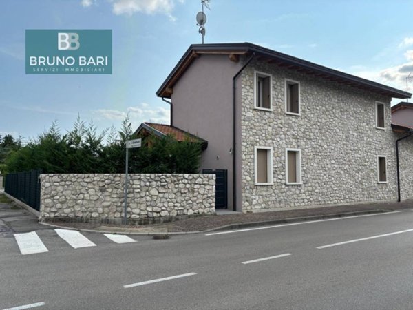 casa indipendente in vendita a Roveredo in Piano
