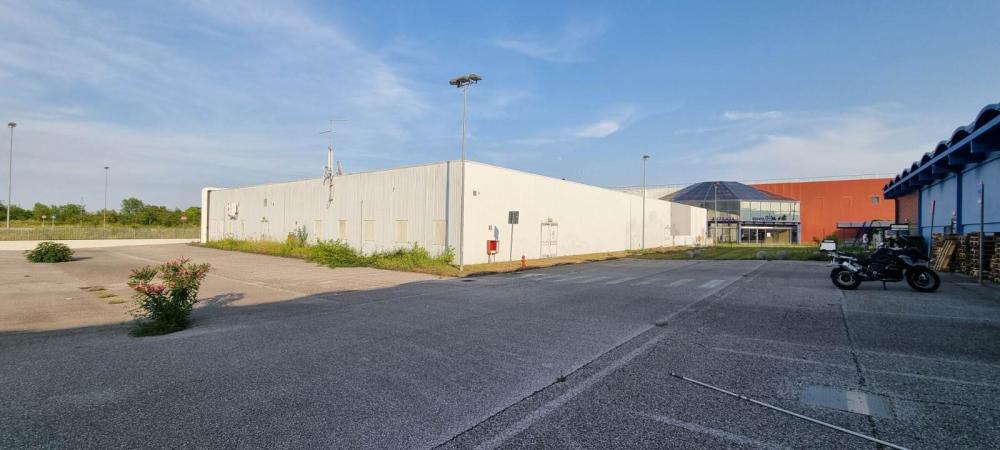 locale di sgombero in vendita a Roveredo in Piano