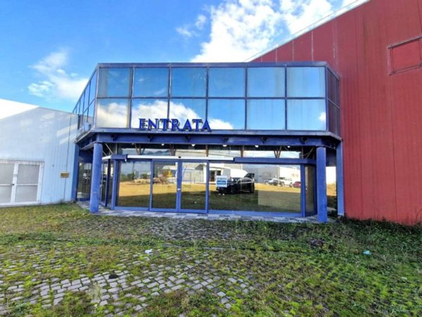 negozio in vendita a Roveredo in Piano