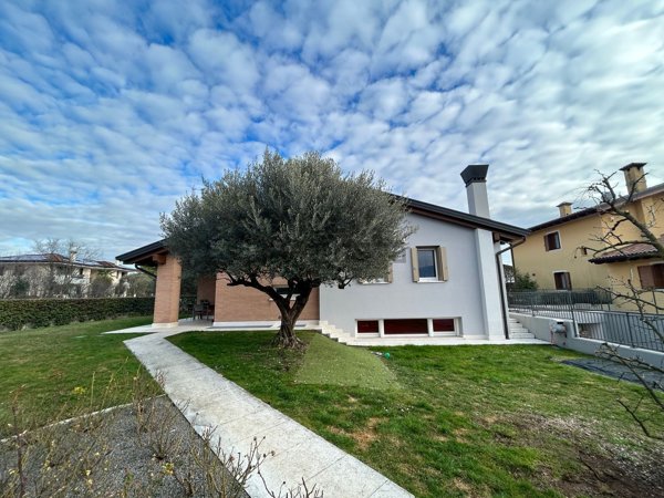 casa indipendente in vendita a Roveredo in Piano