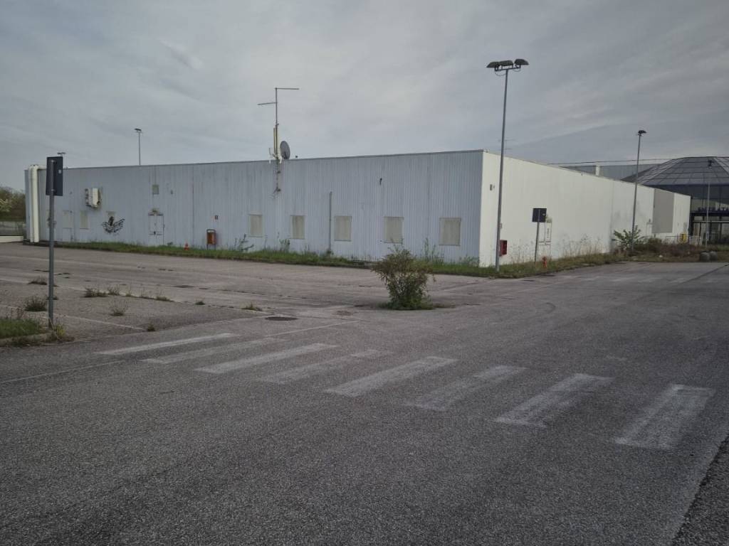 ufficio in vendita a Roveredo in Piano