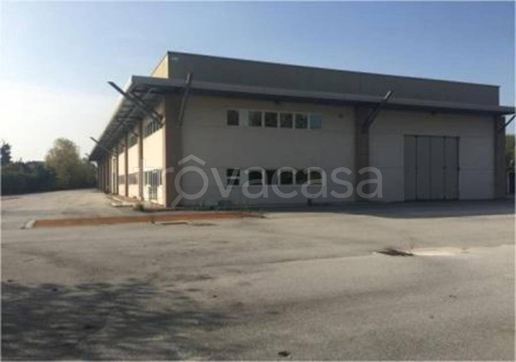 locale commerciale in vendita a Sacile