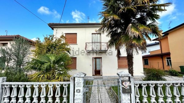 casa indipendente in vendita a Sacile in zona Sant'Odorico