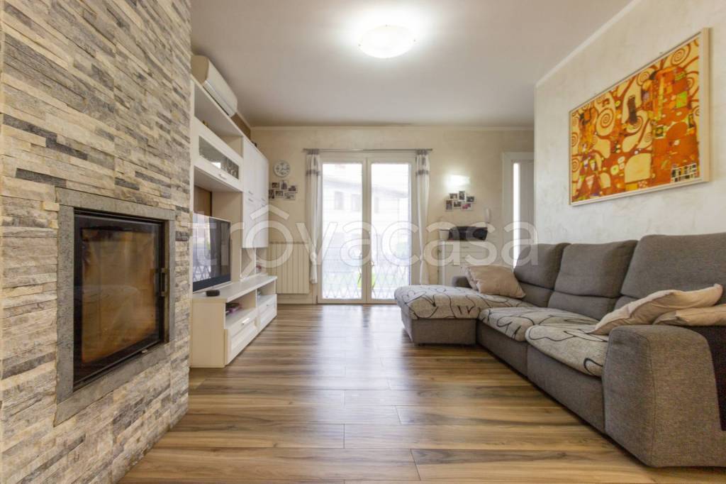 casa indipendente in vendita a Sacile in zona Villorba