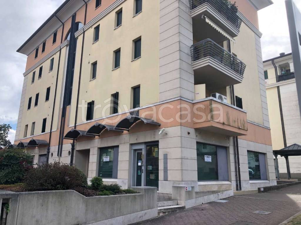 negozio in vendita a Sacile