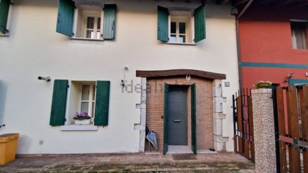 casa indipendente in vendita a Sacile in zona Topaligo