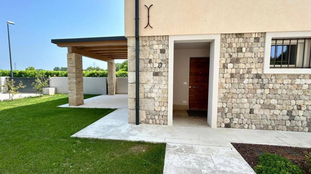 casa indipendente in vendita a Sacile in zona Cavolano
