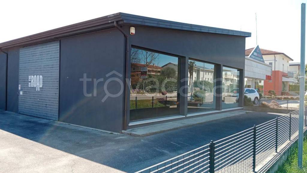 locale commerciale in vendita a Sacile