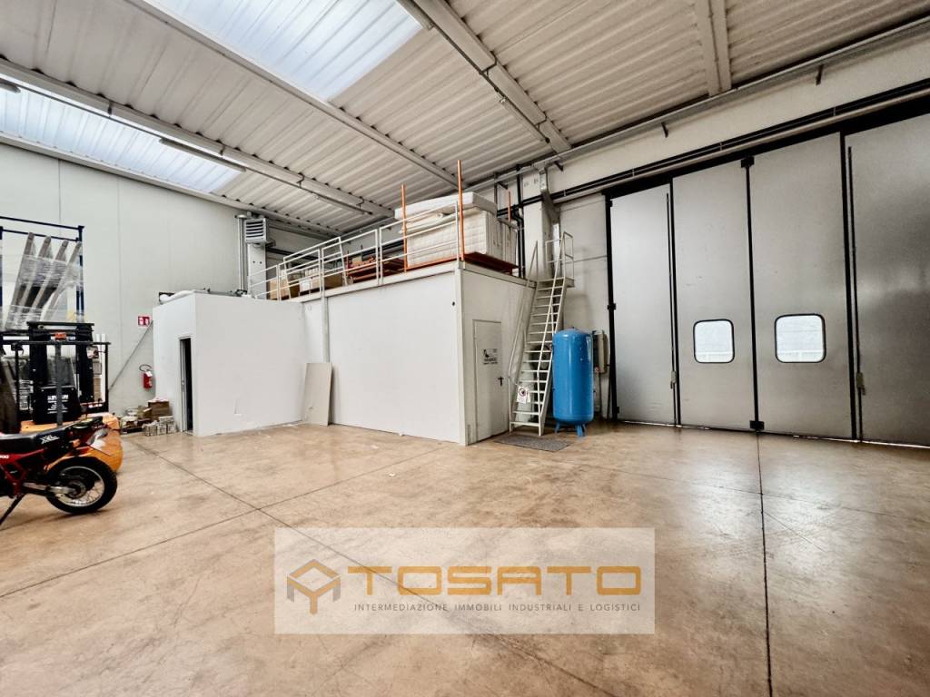 locale commerciale in vendita a Sacile