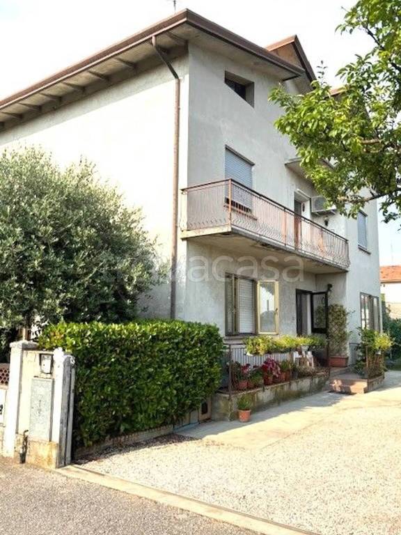 appartamento in vendita a Sacile in zona Topaligo