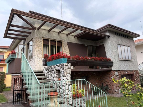 casa indipendente in vendita a Sacile