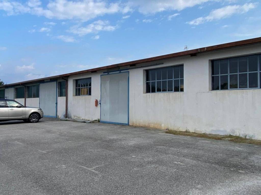 locale commerciale in vendita a Sacile