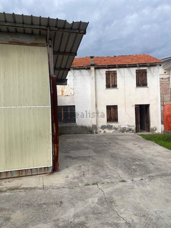 esavano in vendita a Sacile