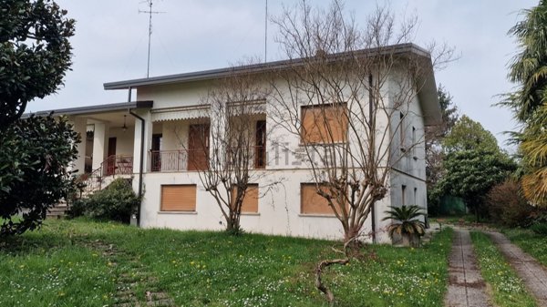 casa indipendente in vendita a Sacile in zona Topaligo