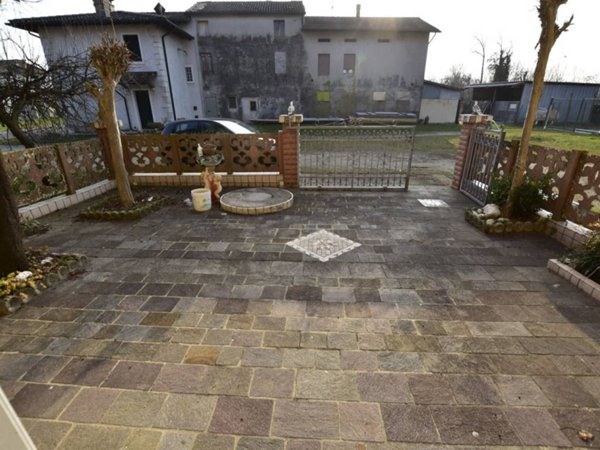 intera palazzina in vendita a Sacile in zona Cavolano